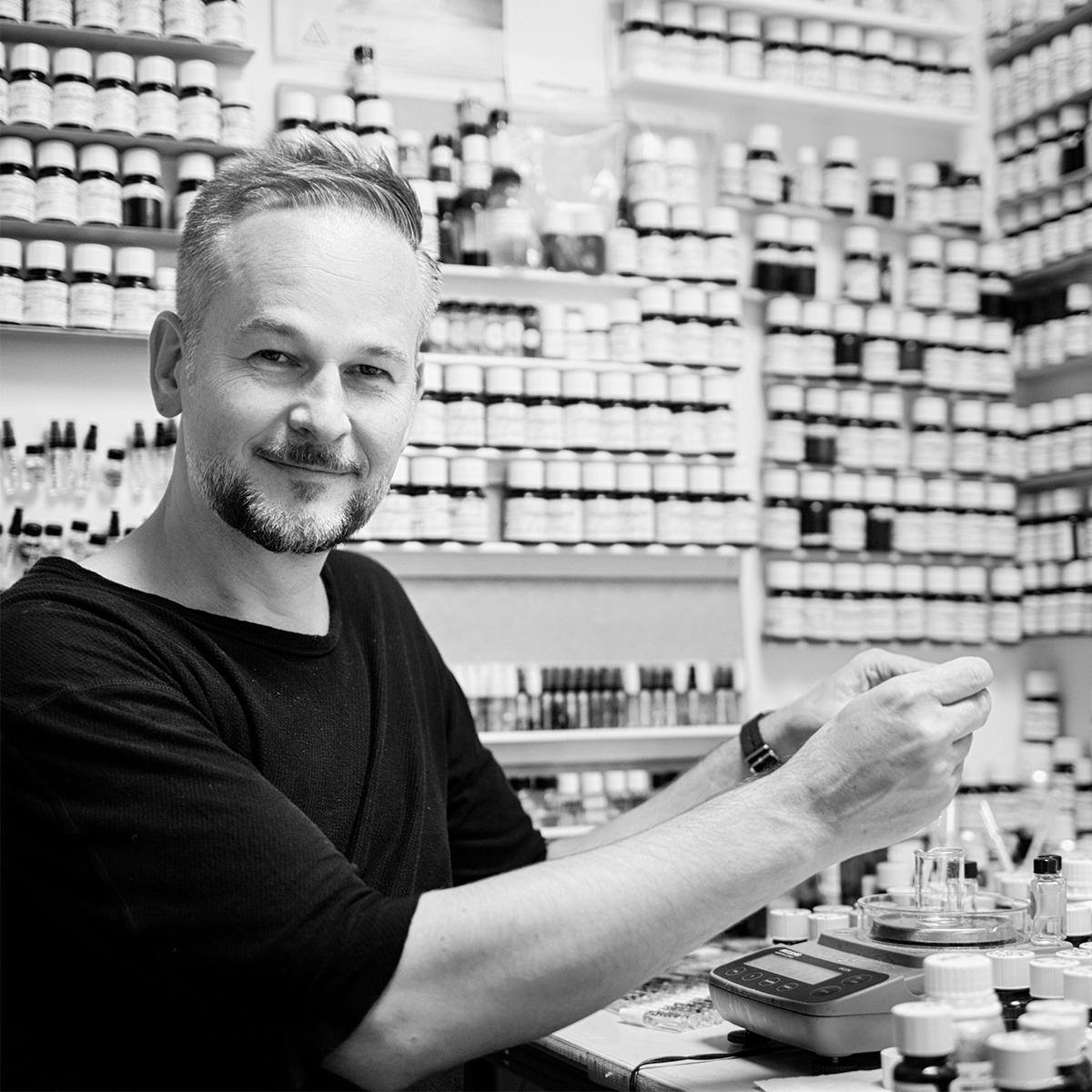 Perfumer - Geza Schoen